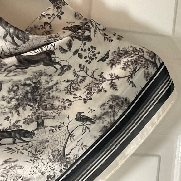 Fable England Wolf Garden Square Scarf - Black - NWT - Picture 11 of 16